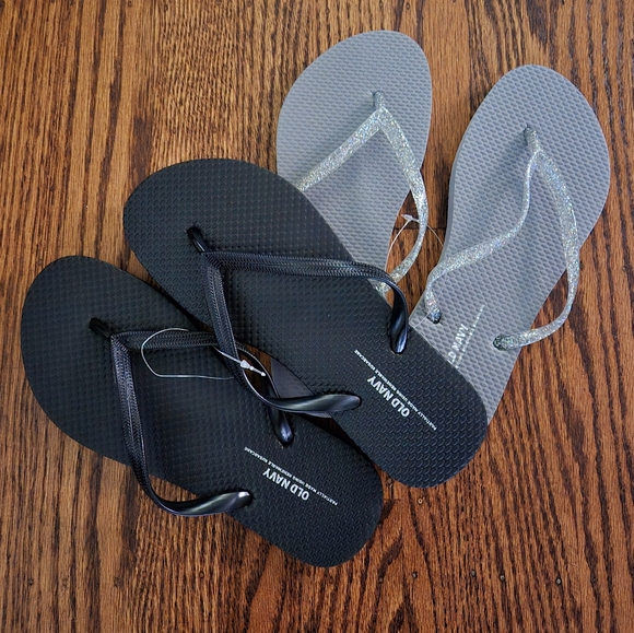 👀50% OFF🖤🩴🩶🩴NWT‼️Old Navy brand Pair of Flip Flops (Black & Silver Glitter) - Picture 3 of 7